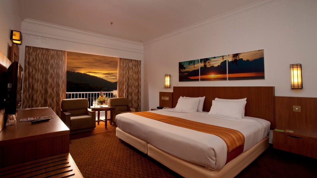 Deluxe Side Sea View Room